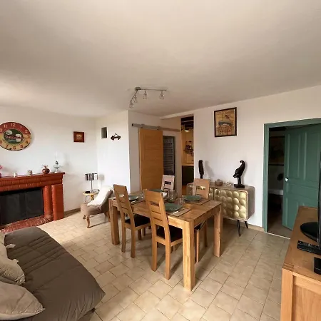 Maison En Pierre Dans Village Calme