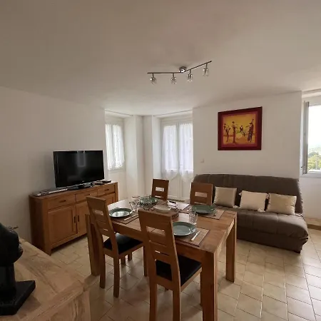 Maison En Pierre Dans Village Calme Ferienhaus