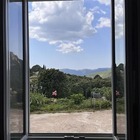 Maison En Pierre Dans Village Calme *