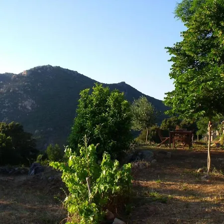 Maison En Pierre Dans Village Calme Holiday home