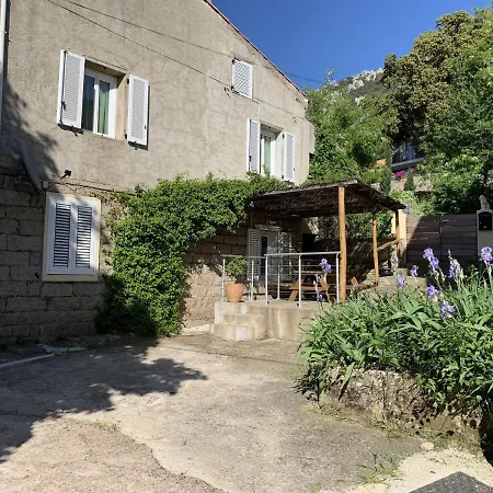 Maison En Pierre Dans Village Calme *