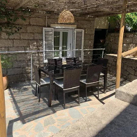 Maison En Pierre Dans Village Calme